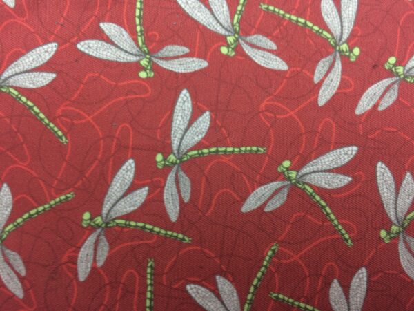 création tissu original, motif libellule rouge